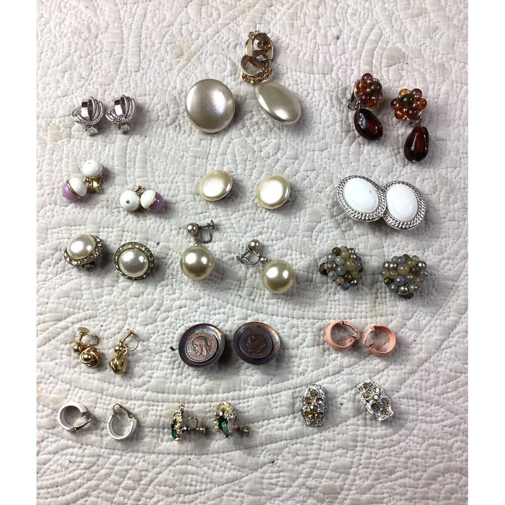 Lot of 16 Pairs Vintage Clip-On & Screw-Back Earrings*Costume Jewelry*Stylish